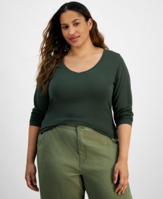Aveto - Plus Size V-Neck Top