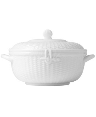 Wedgwood - "Nantucket Basket" Covered Vegetable Bowl